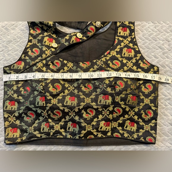 Gorgeous crafted Indian blouse/crop top for lehnga or saree - Picture 4 of 5